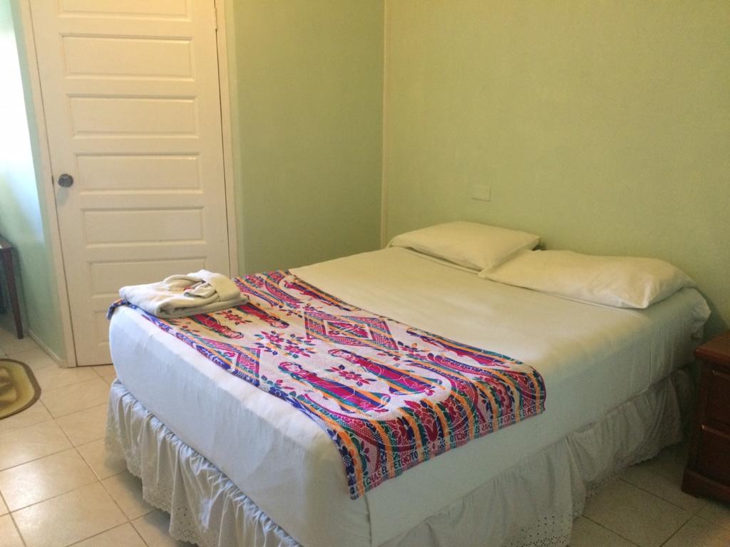 Don Santiago Guesthouse Downtown San Ignacio Habitación foto